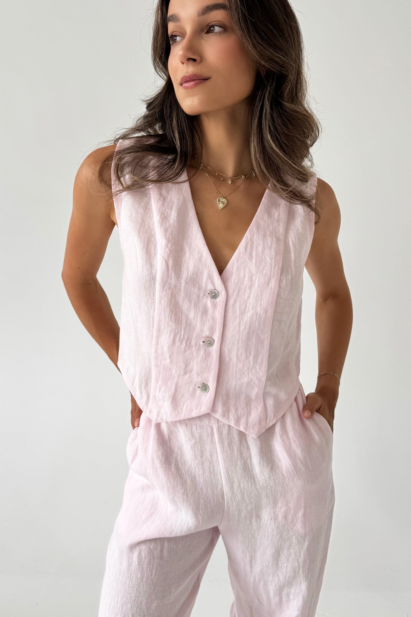 Rožinė Liemenė Amira atellalt