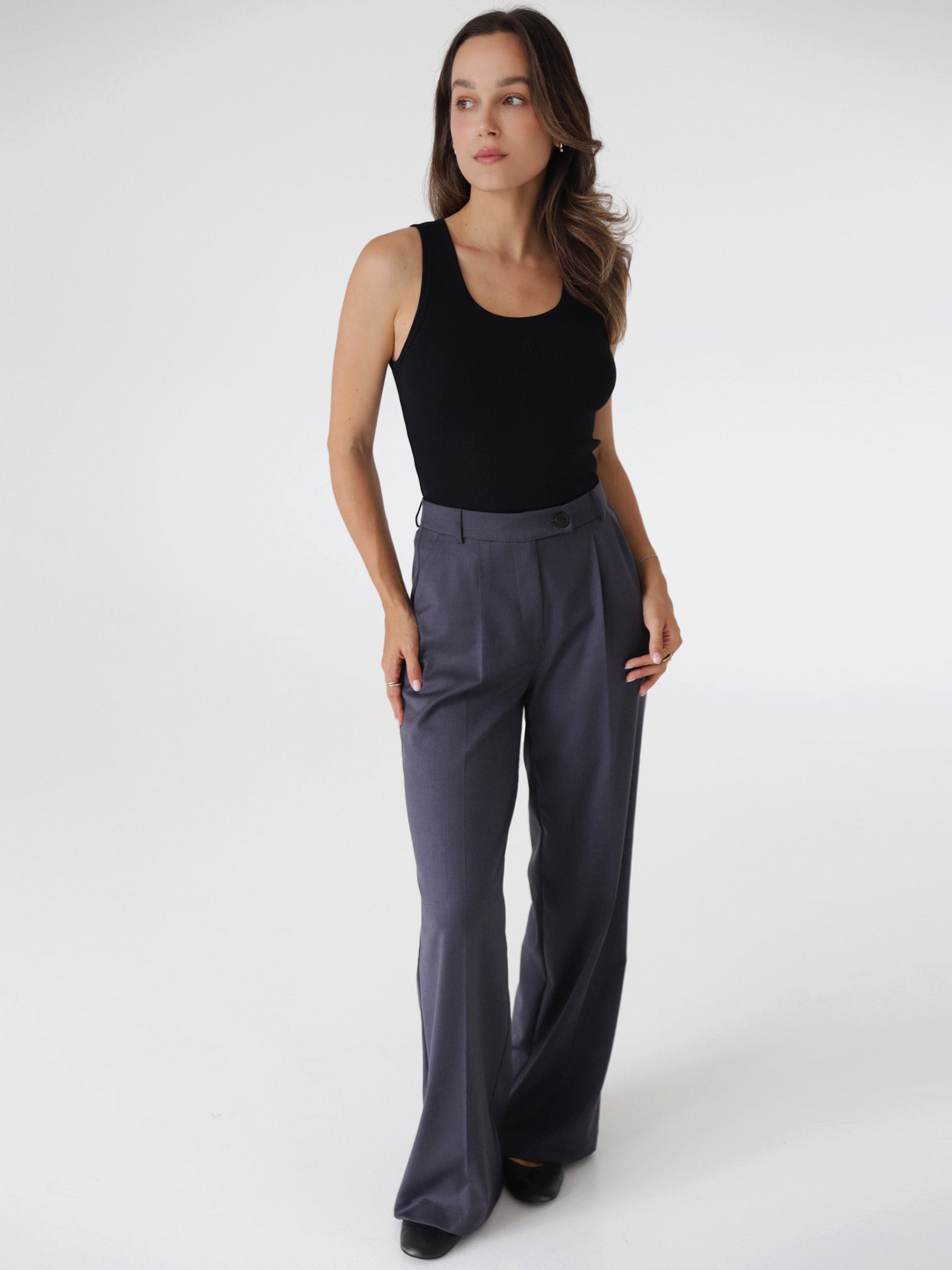 Tamsiai Pilkos Kelnės Livi atellalt