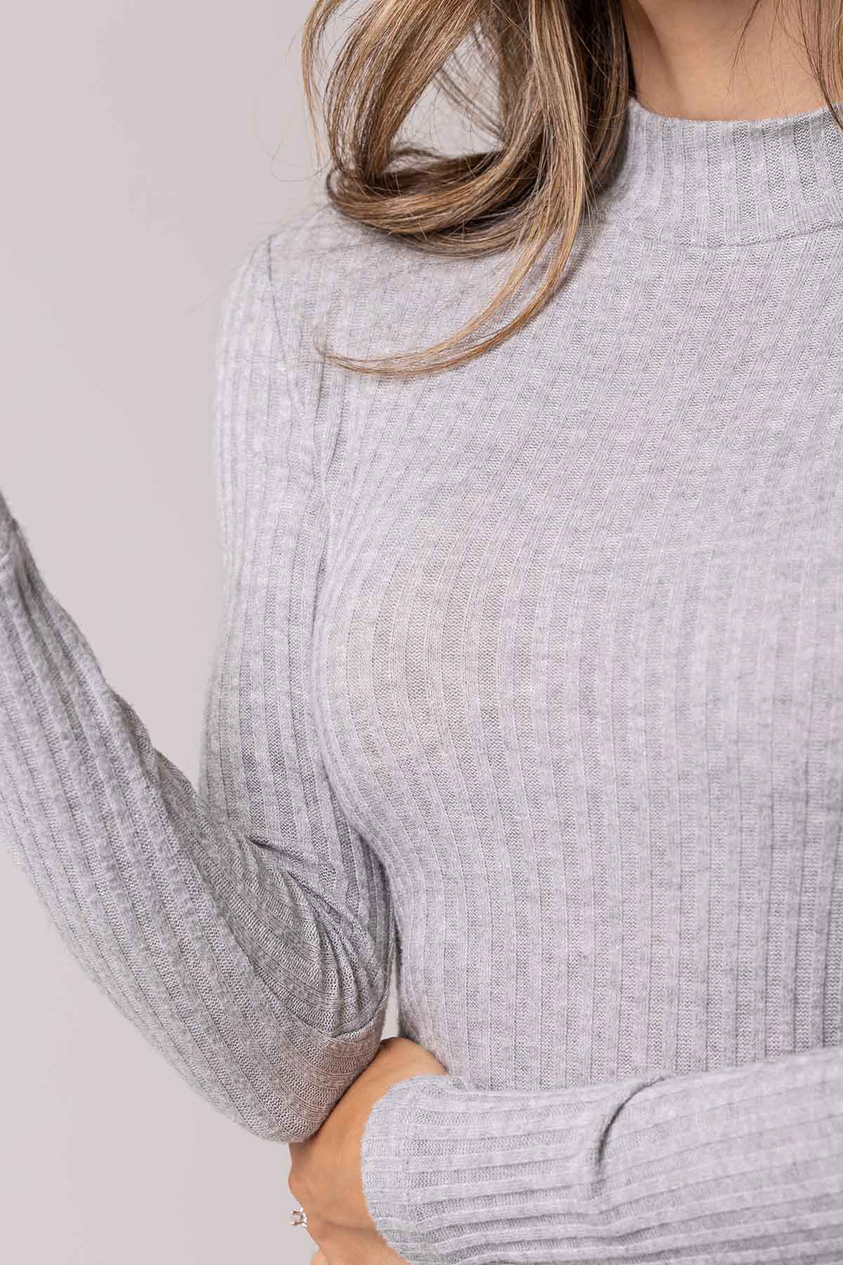 grey_turtleneck_1