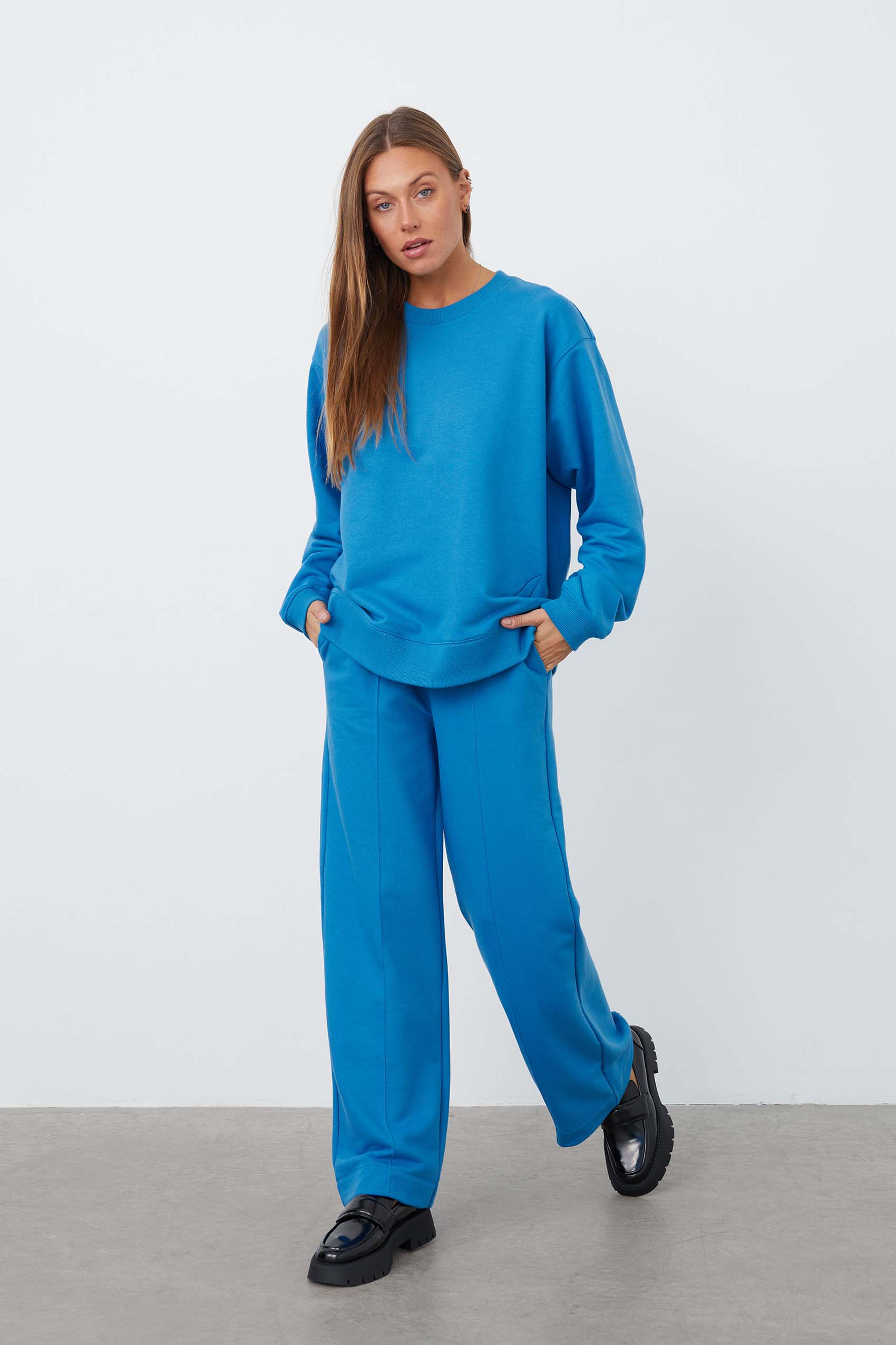 243A2513blue