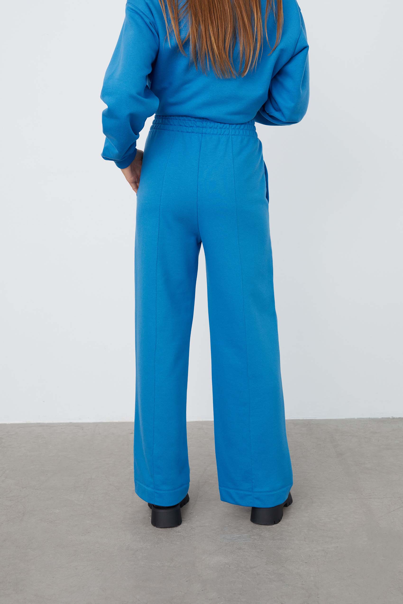 243A2573blue