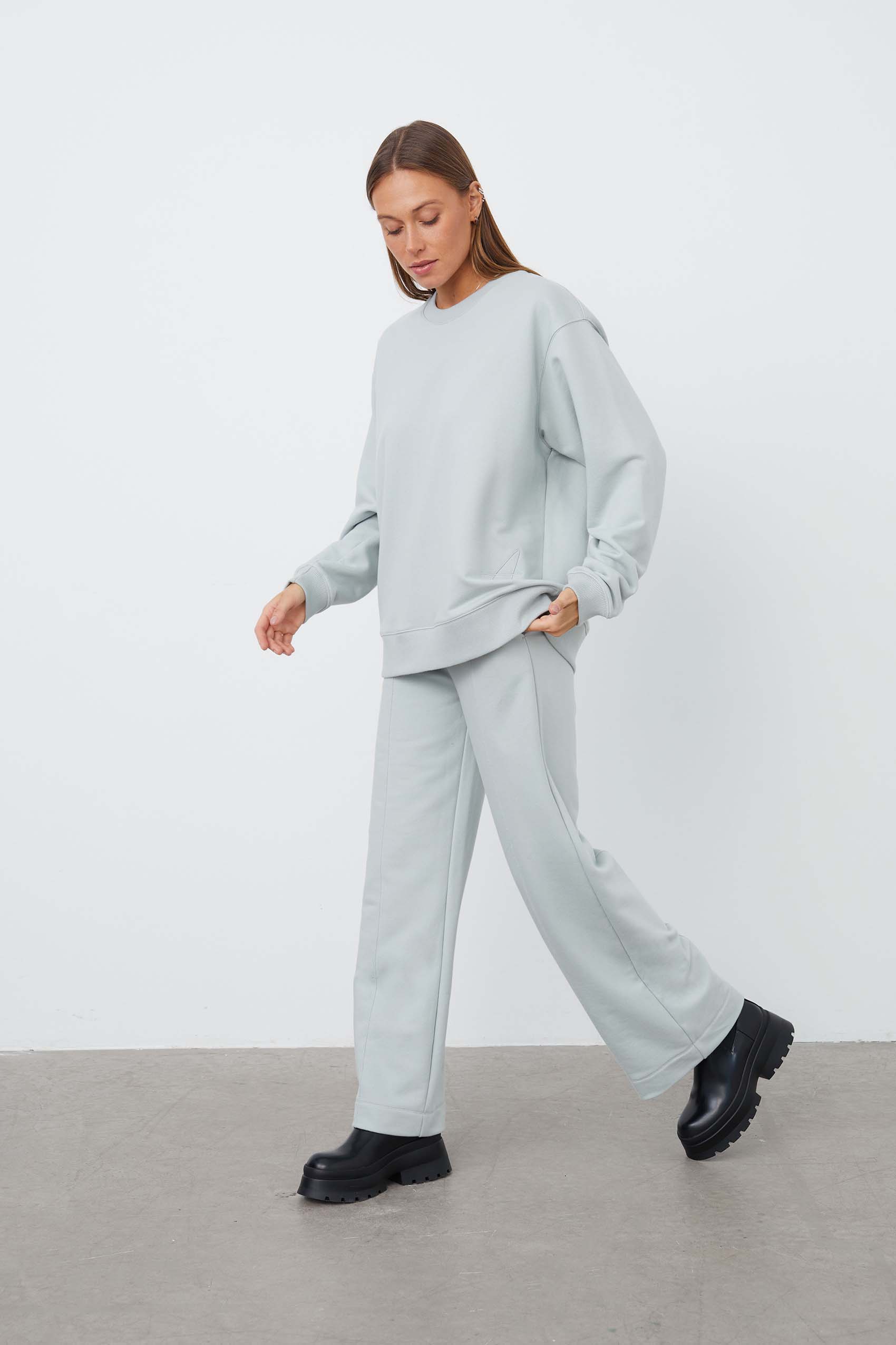 243A2957grey