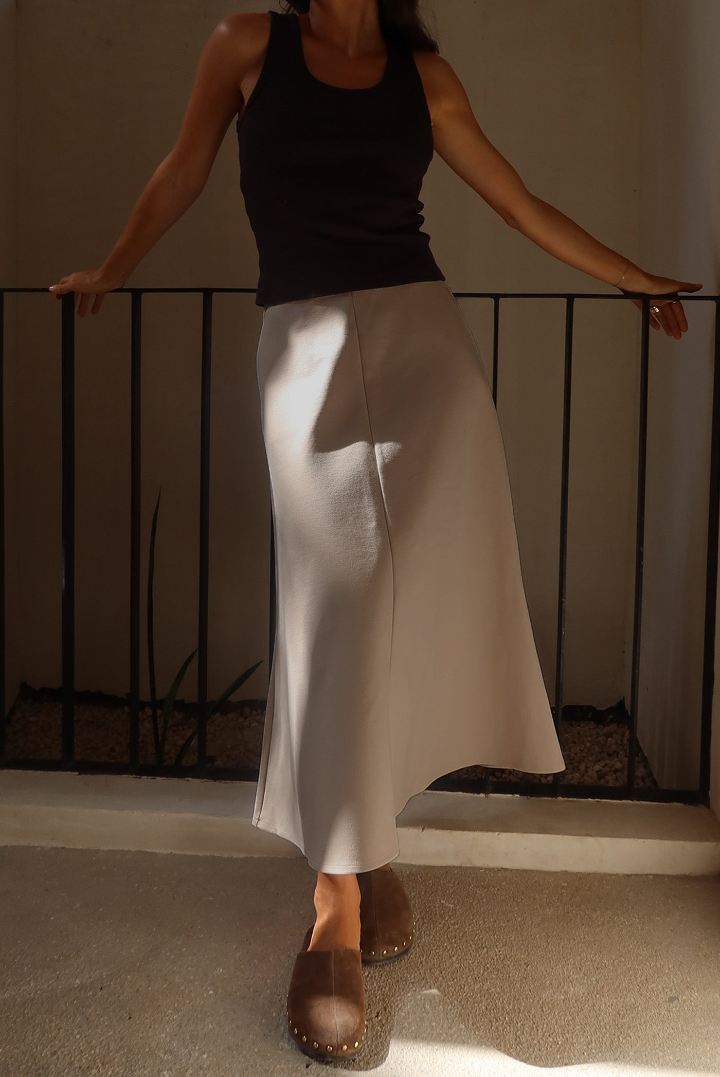 Taupe Midi Sijonas Levi Atella.lt