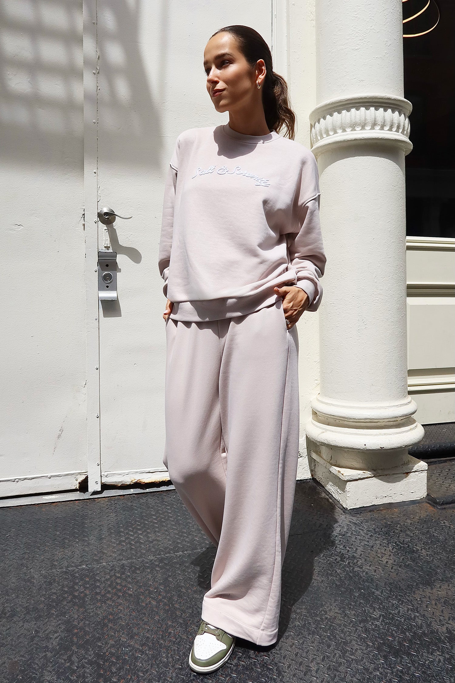 beige_sweatpants