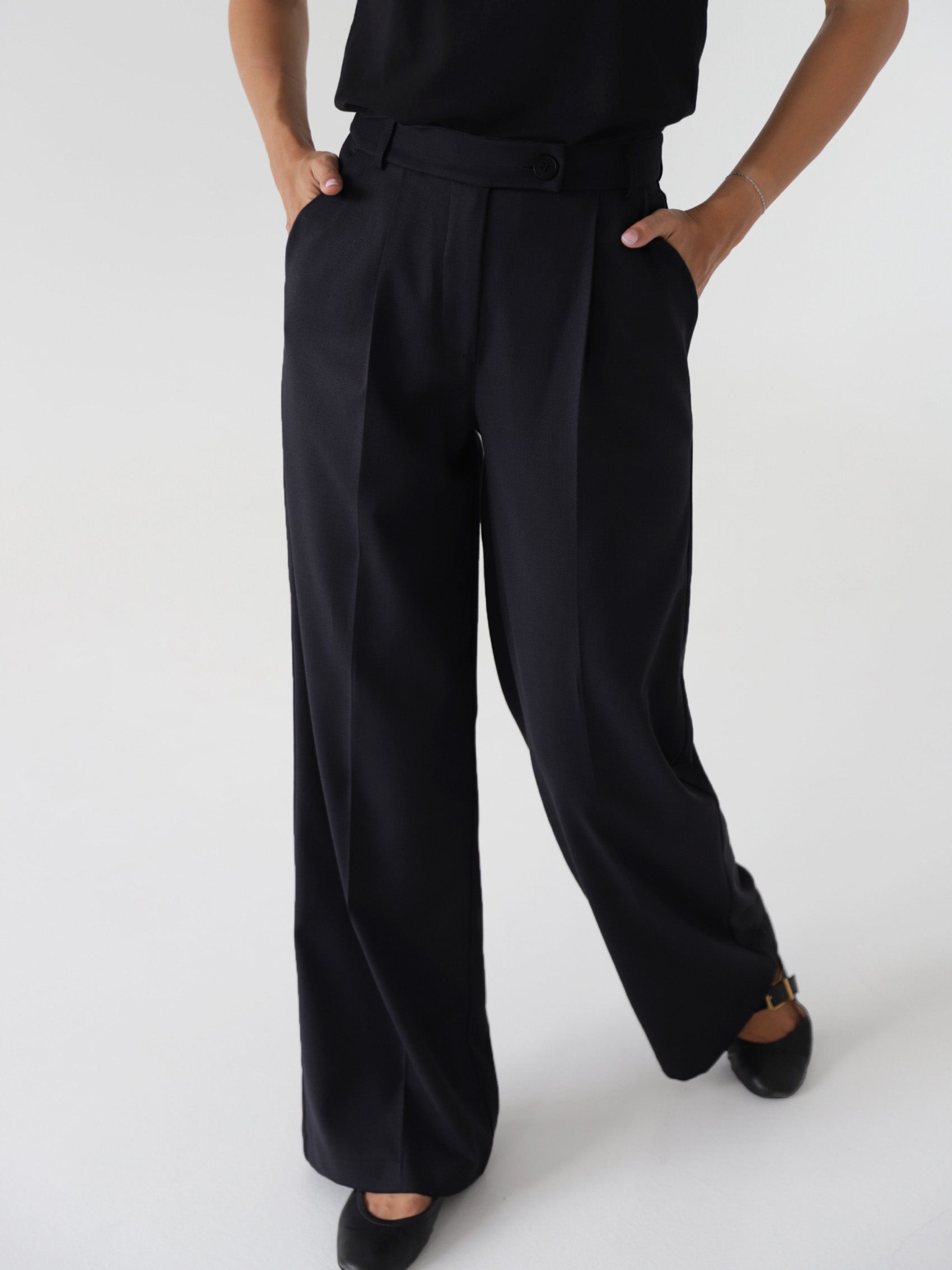 Juodos Kelnės Livi atellalt