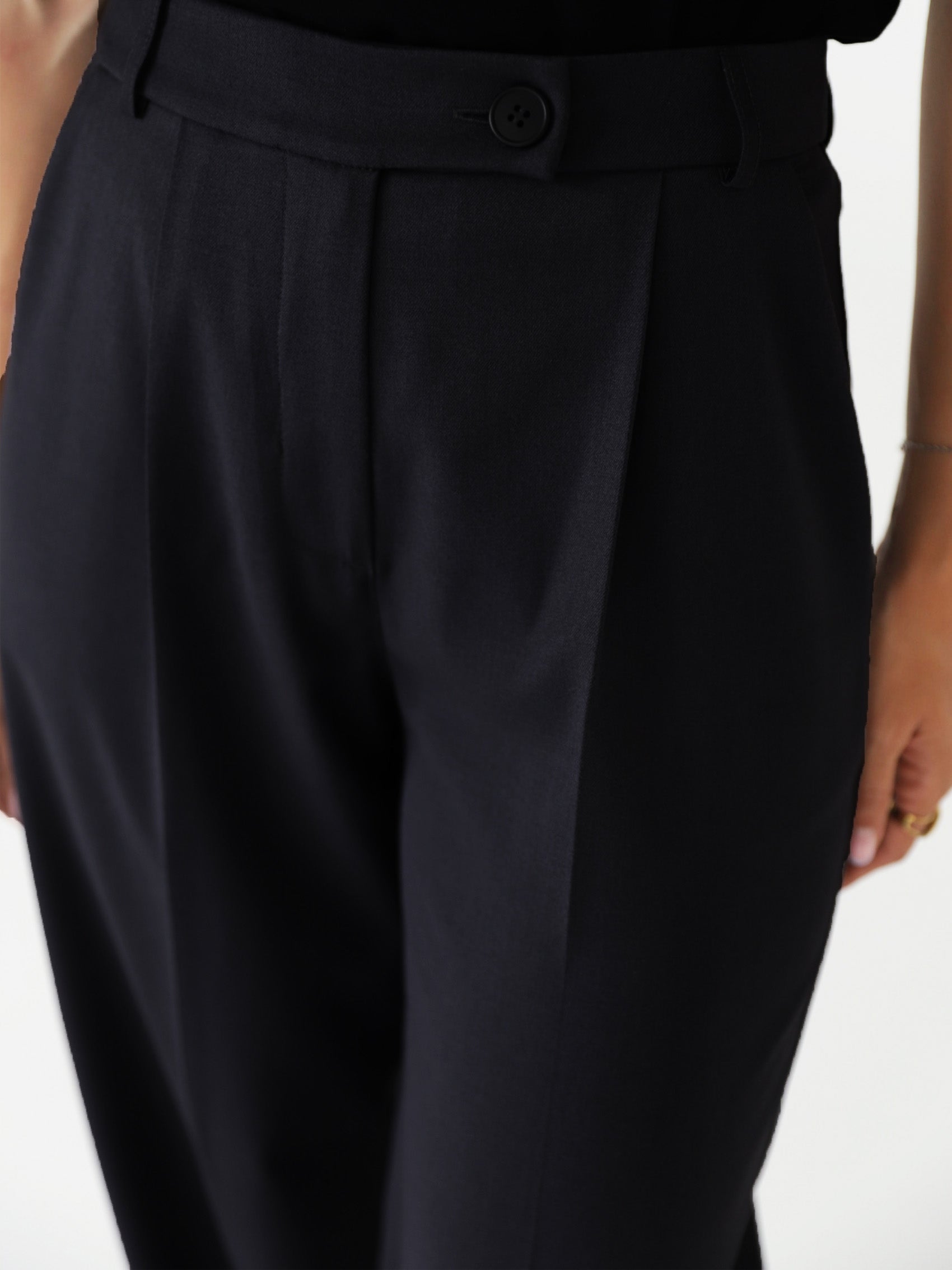 Juodos Kelnės Livi atellalt