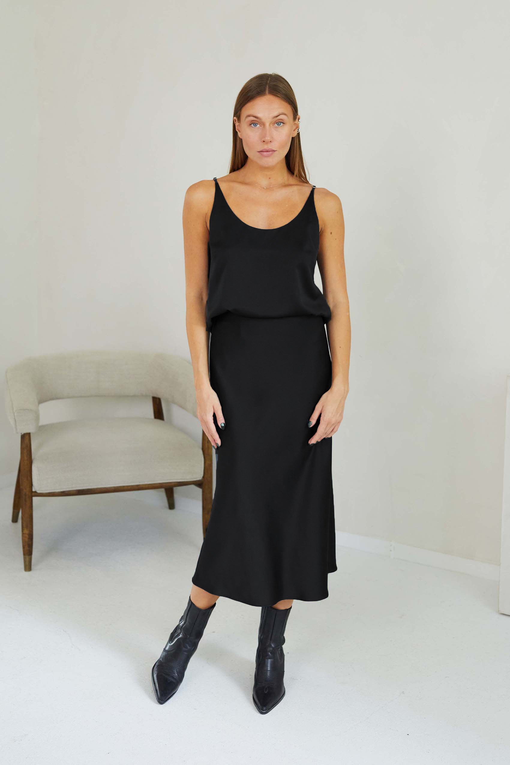 Juodas Sijonas Lily atellalt